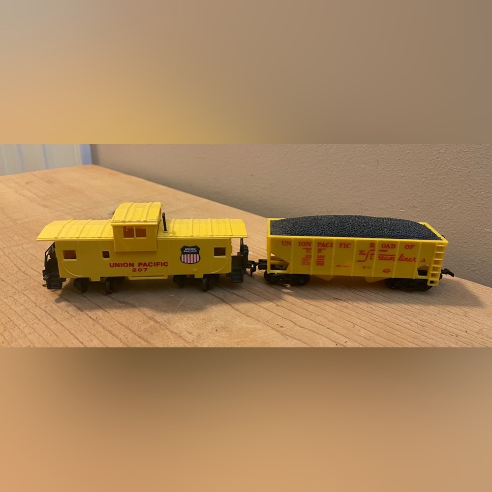 HO scale Union Pacific Wide Vision Caboose #207 and Coal Hopper